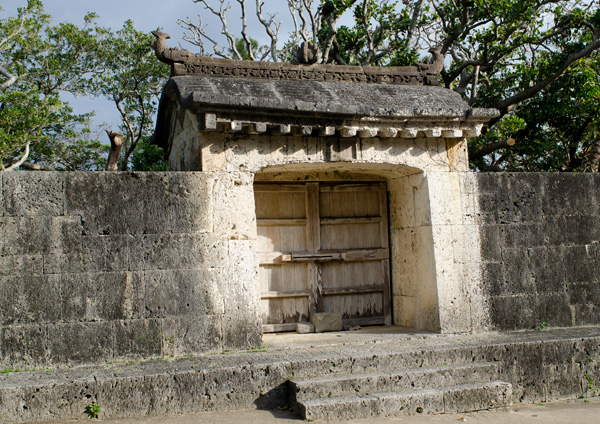 園比屋武御嶽石門