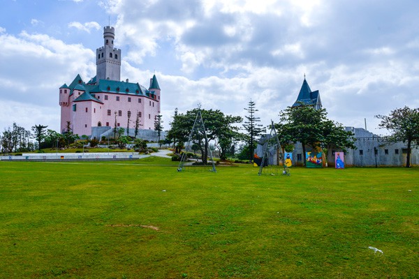 宮古島にドイツのお城？！海外旅行に来た気分になる「うえのドイツ文化村」